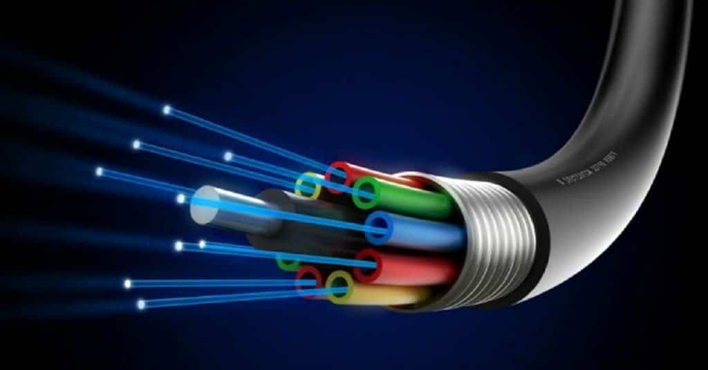 ¿Qué es la fibra óptica y cómo funciona?